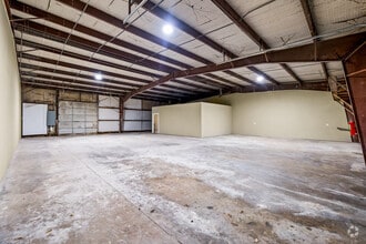 1229 Colorado Ln, Arlington, TX for lease Interior Photo- Image 2 of 7