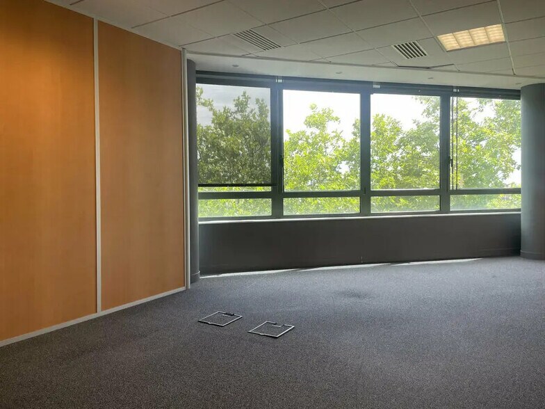 Office in Le Havre for lease - Interior Photo - Image 2 of 8