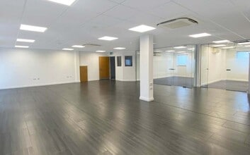 Station Rd, Reading for lease Interior Photo- Image 2 of 2