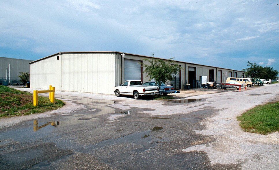 6835 Narcoossee Rd, Orlando, FL for lease - Building Photo - Image 3 of 5
