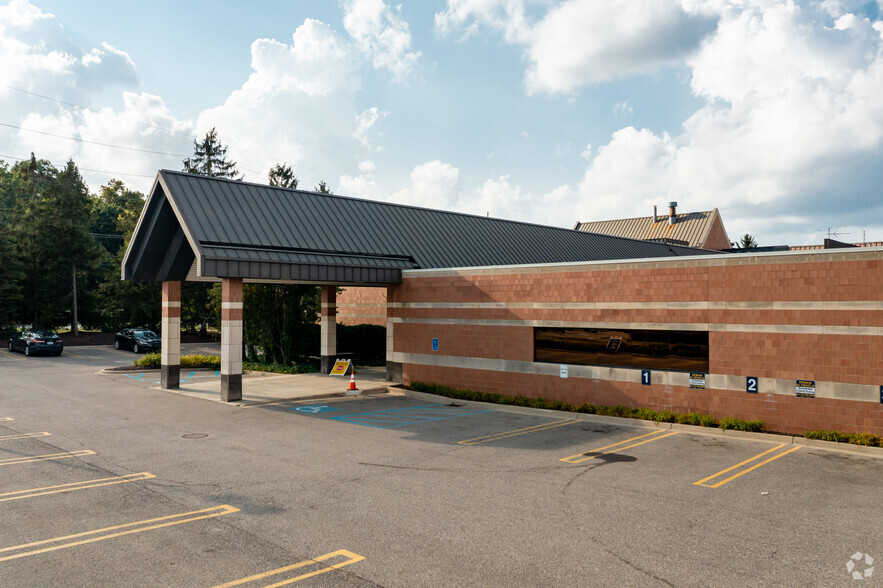 19900 Haggerty Rd, Livonia, MI for lease - Building Photo - Image 1 of 6