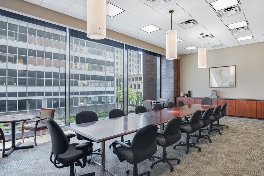 400 Texas St, Shreveport, LA for lease - Building Photo - Image 3 of 8