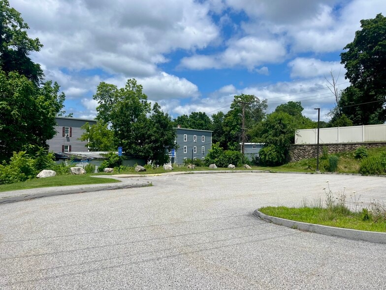 44 Morris St, Webster, MA for sale - Building Photo - Image 3 of 24