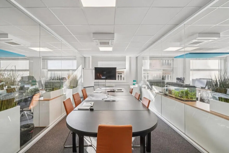 12 Rue De Ponthieu, Paris for lease - Interior Photo - Image 2 of 4