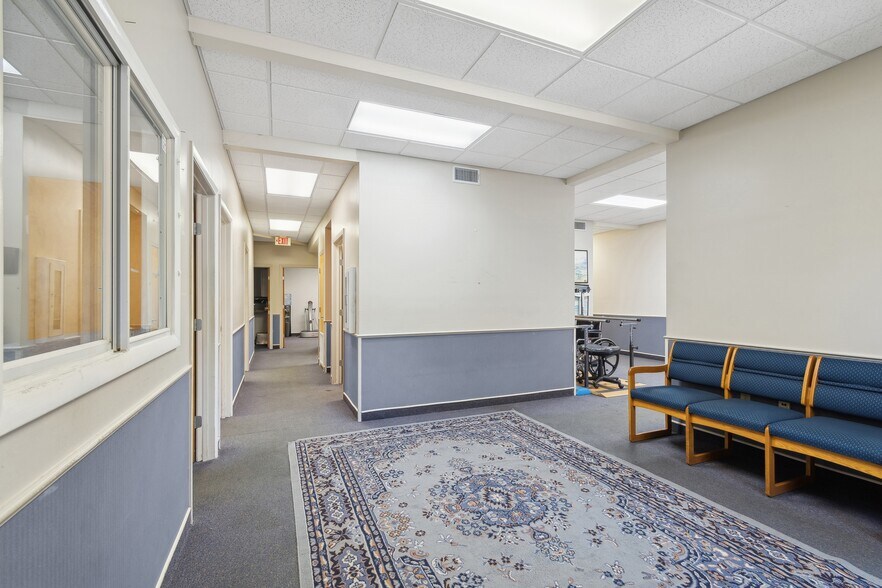 4615 NW 53rd Ave, Gainesville, FL for sale - Lobby - Image 3 of 11