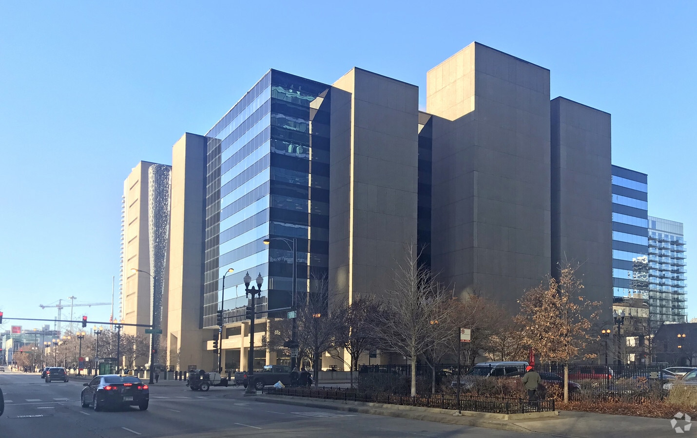 600 W Madison St, Chicago, IL 60661 Property Record