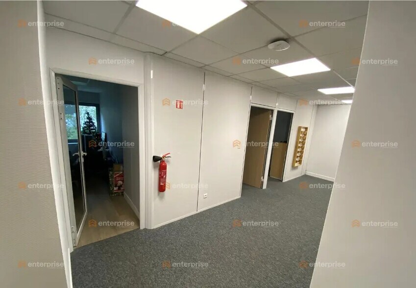 Office in Marcq-en-Baroeul for lease - Interior Photo - Image 3 of 9