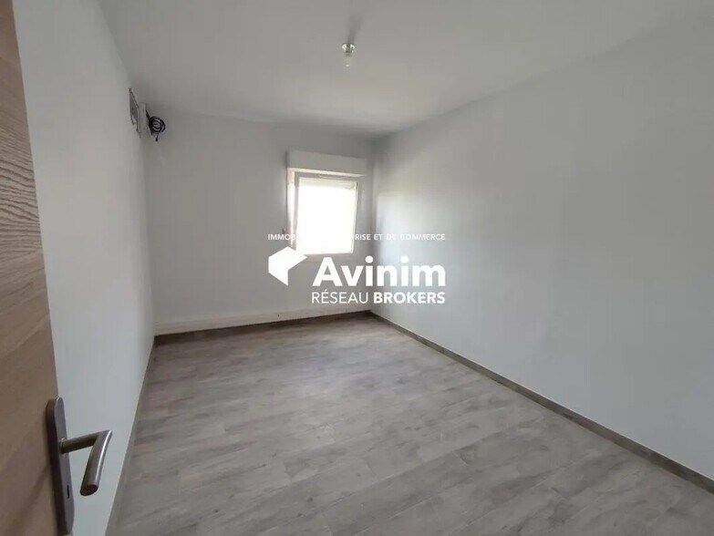 Retail in Fenouillet for lease - Interior Photo - Image 3 of 4