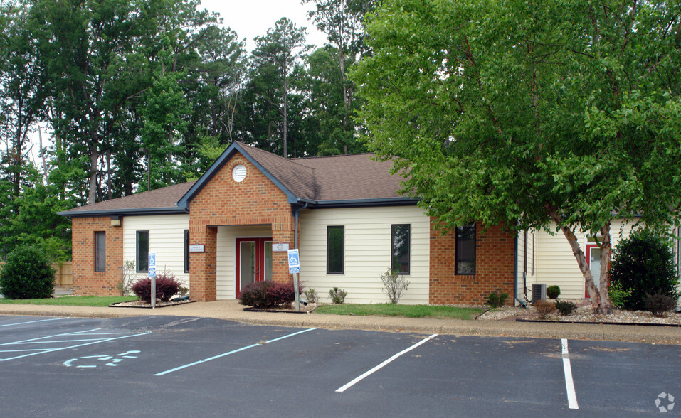 12695 McManus Blvd, Newport News, VA for lease - Building Photo - Image 2 of 4