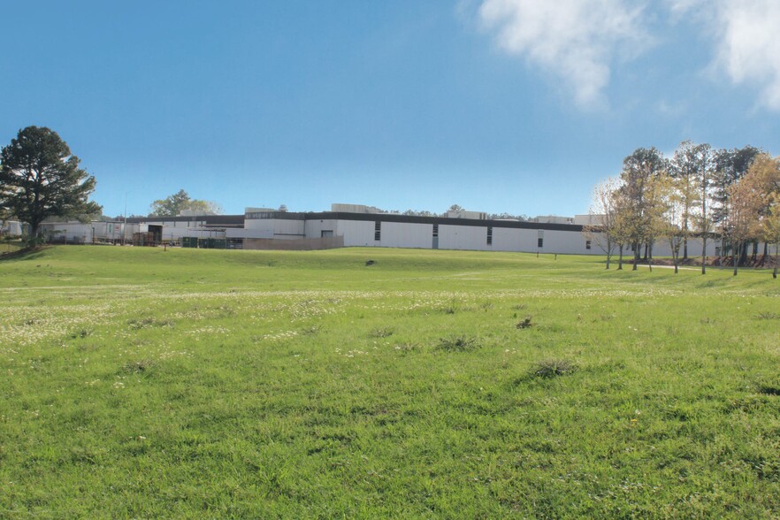 1001 Industrial Park Dr, Clinton, MS for lease - Building Photo - Image 3 of 26