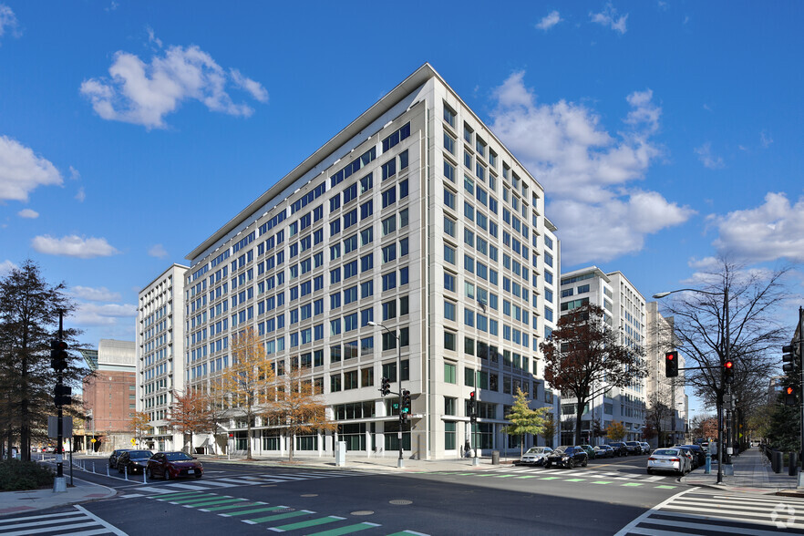 375 E St SW, Washington, DC for lease - Building Photo - Image 2 of 12