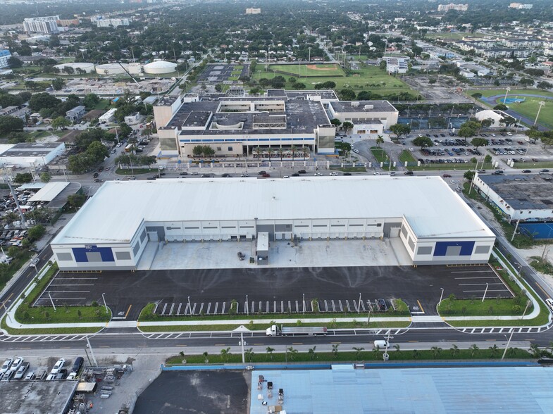 1010 NW 72nd St, Miami, FL for lease - Building Photo - Image 2 of 7