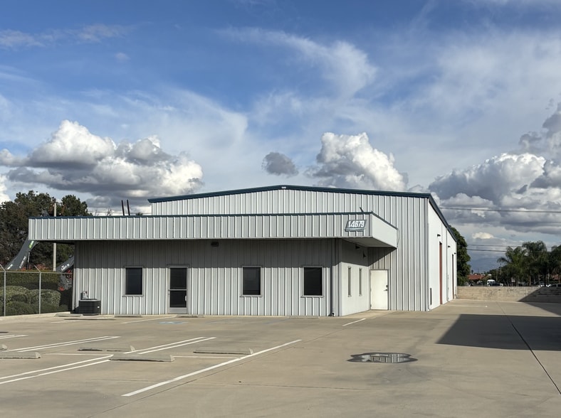 14665 & 14679 Hawthorne Ave portfolio of 2 properties for sale on LoopNet.com - Building Photo - Image 2 of 2