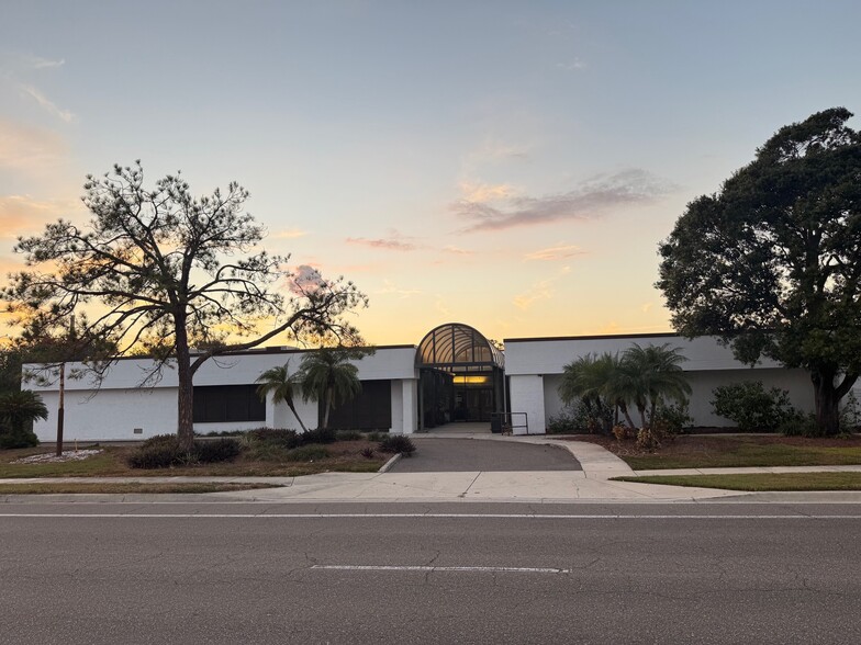 4555 S Manhattan Ave, Tampa, FL for lease - Building Photo - Image 1 of 19