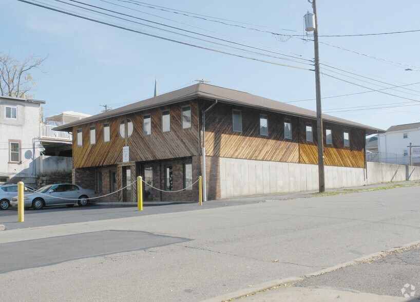 529-531 Cedar Ave, Scranton, PA for lease - Primary Photo - Image 1 of 3