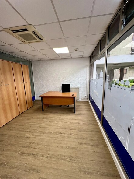 Office in Le Bourget for lease - Interior Photo - Image 3 of 7