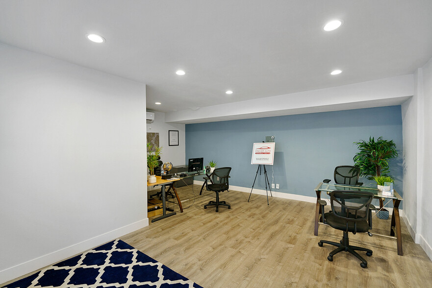 104 W Whittier Blvd, Montebello, CA for lease - Interior Photo - Image 1 of 31