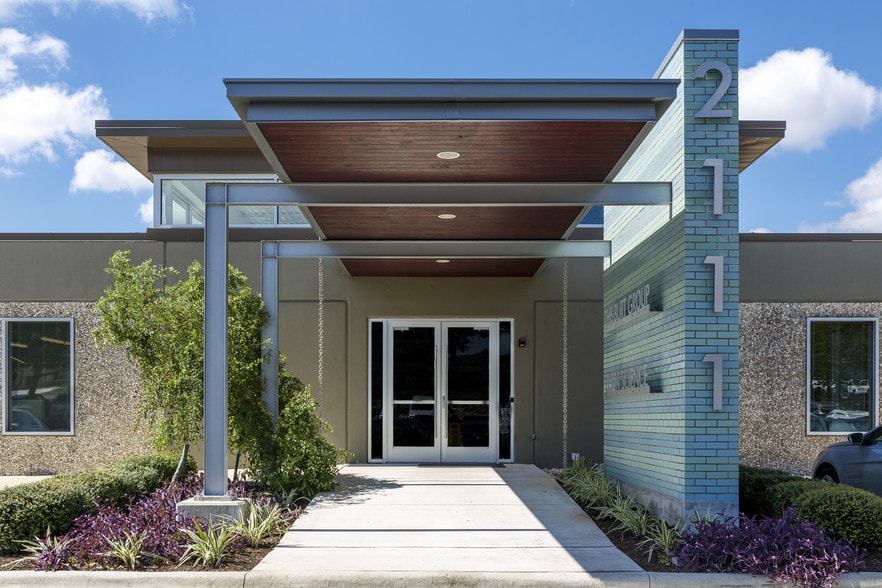 2111 Kramer Ln, Austin, TX for lease - Building Photo - Image 2 of 5