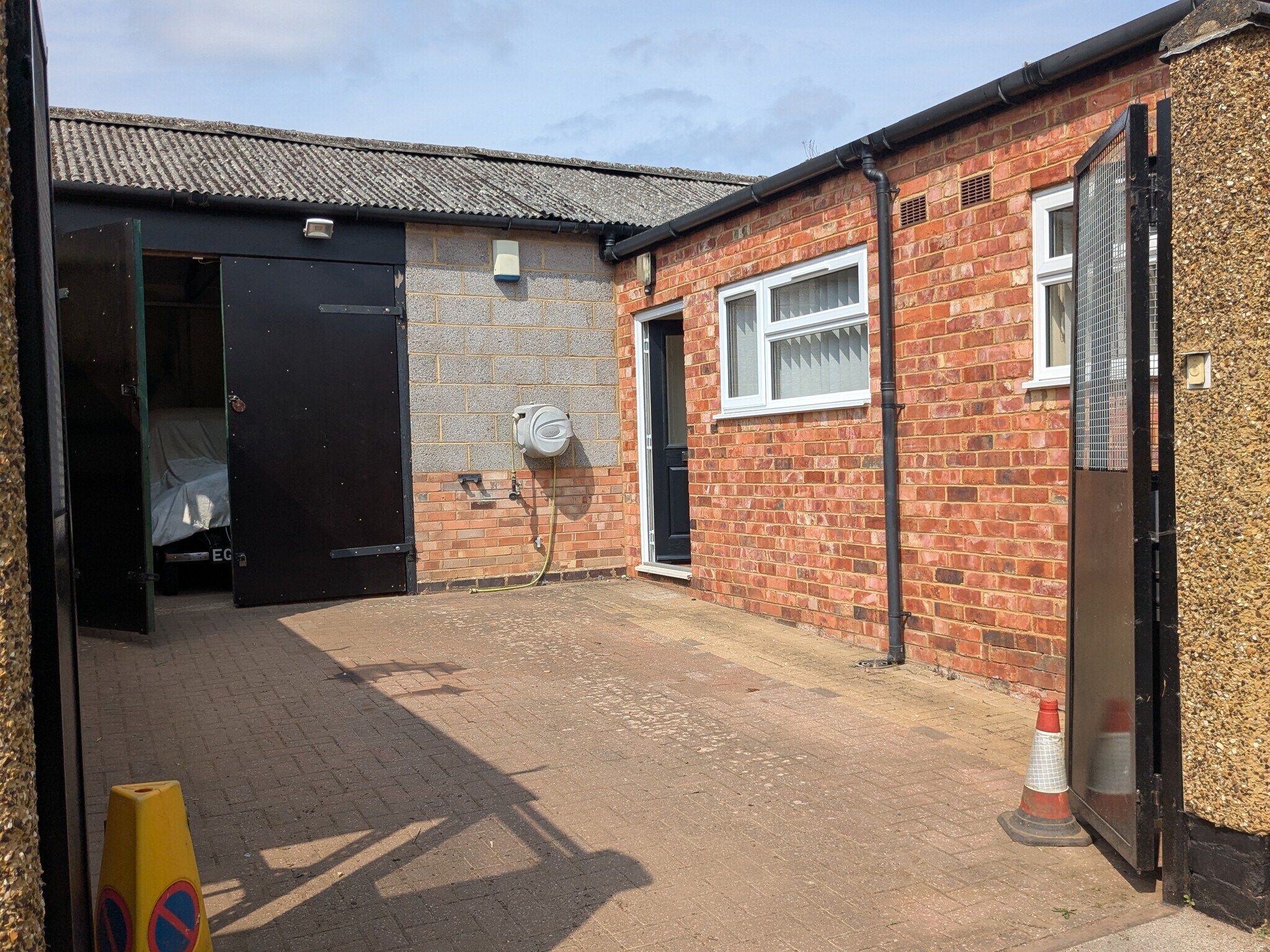 15 Grant Rd, Wellingborough for lease Building Photo- Image 1 of 2