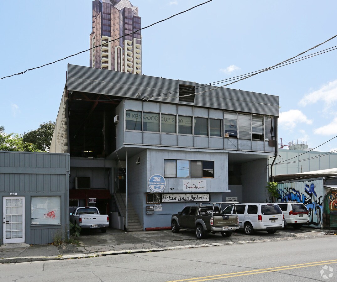 742 Queen St, Honolulu, HI 96813