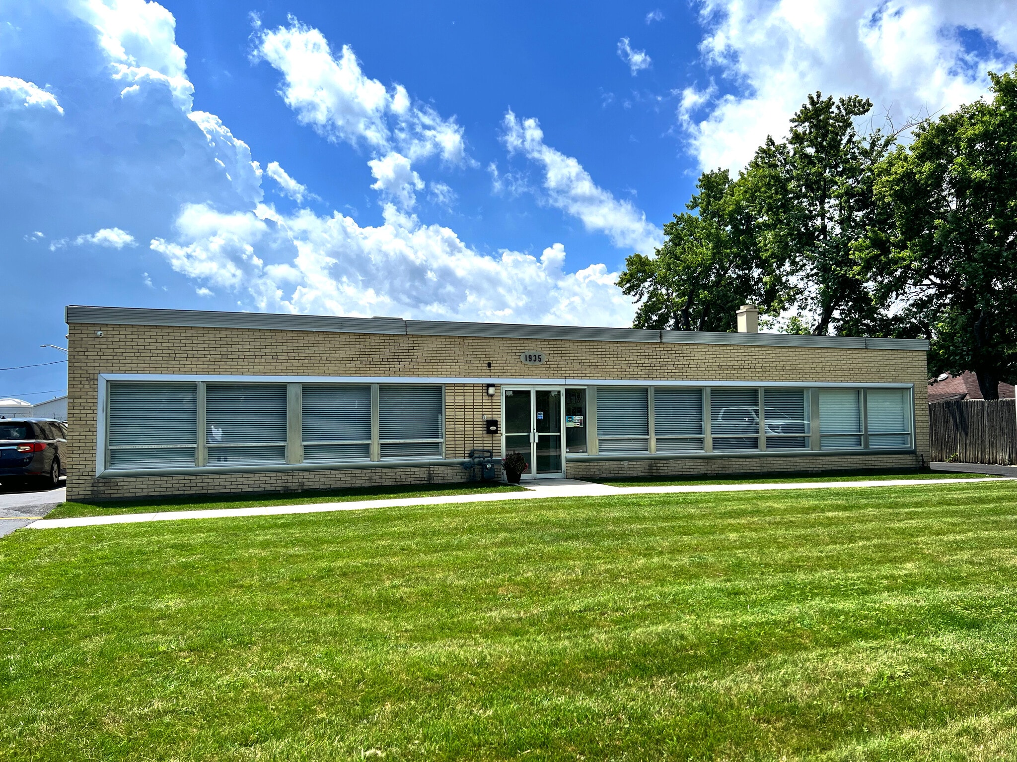 1935 Stanley St, Northbrook, IL for lease Primary Photo- Image 1 of 6