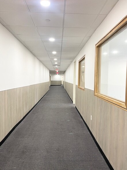 247 Fulton Ave, Hempstead, NY for lease - Building Photo - Image 3 of 8