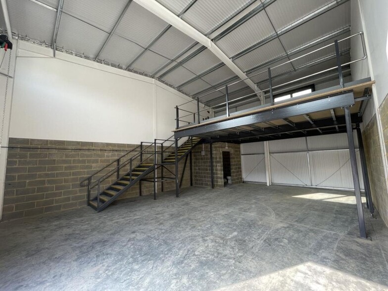 Barnfield Rd, Folkestone for lease - Interior Photo - Image 3 of 26