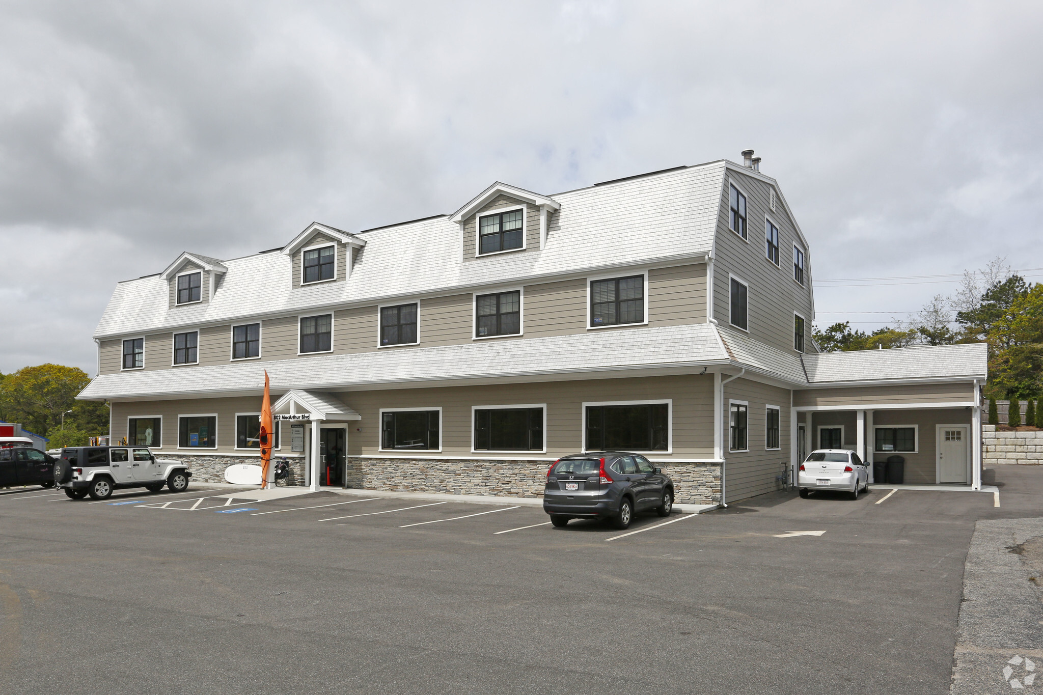 802 Macarthur Blvd, Pocasset, MA for lease Primary Photo- Image 1 of 6