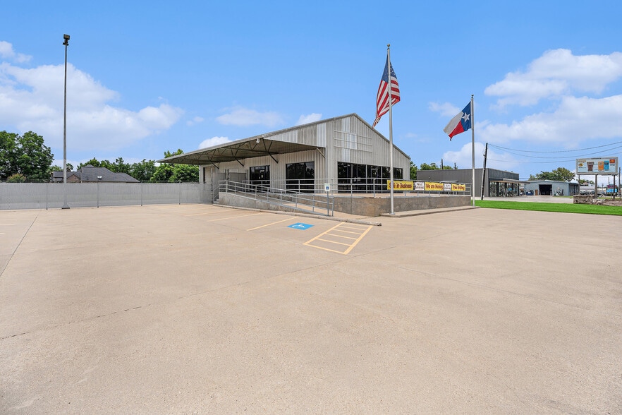 110 N Walker St, Angleton, TX for lease - Building Photo - Image 3 of 35