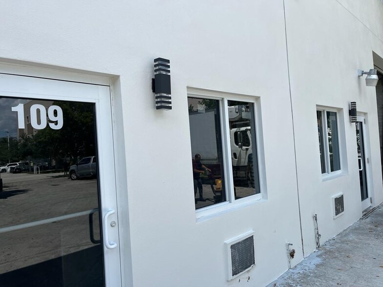 15050 SW 137th St, Miami, FL for sale - Building Photo - Image 1 of 1