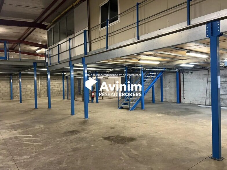 Flex in Heyrieux for lease - Interior Photo - Image 1 of 19