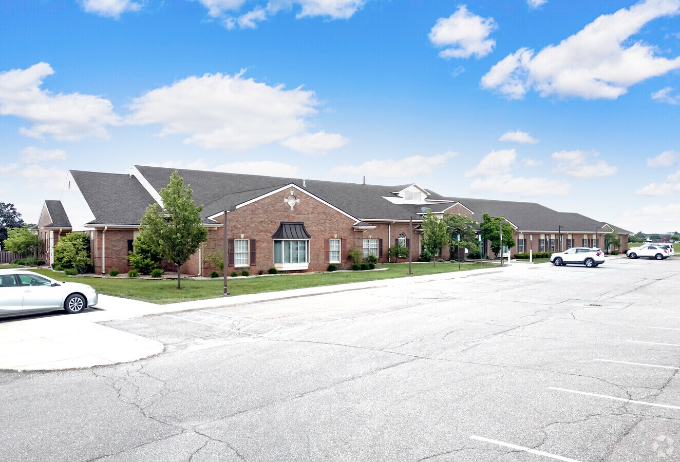 355 Barclay Cir, Rochester Hills, MI 48307