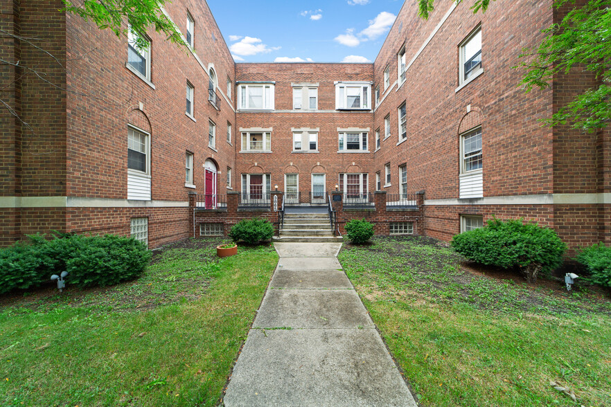 41 Units | 2 Brick Apt Buildings in CLE portfolio of 2 properties for sale on LoopNet.com - Building Photo - Image 1 of 52