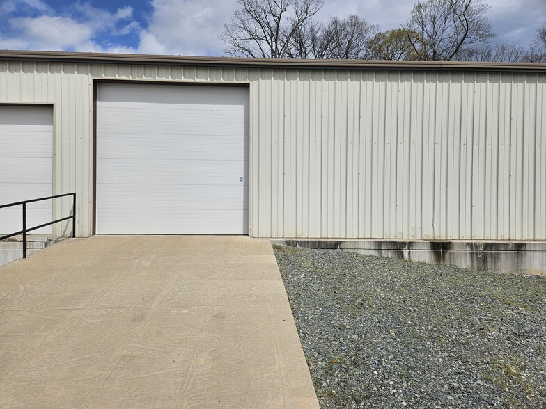 10490 N NC Highway 150, Clemmons, NC for lease - Building Photo - Image 1 of 12