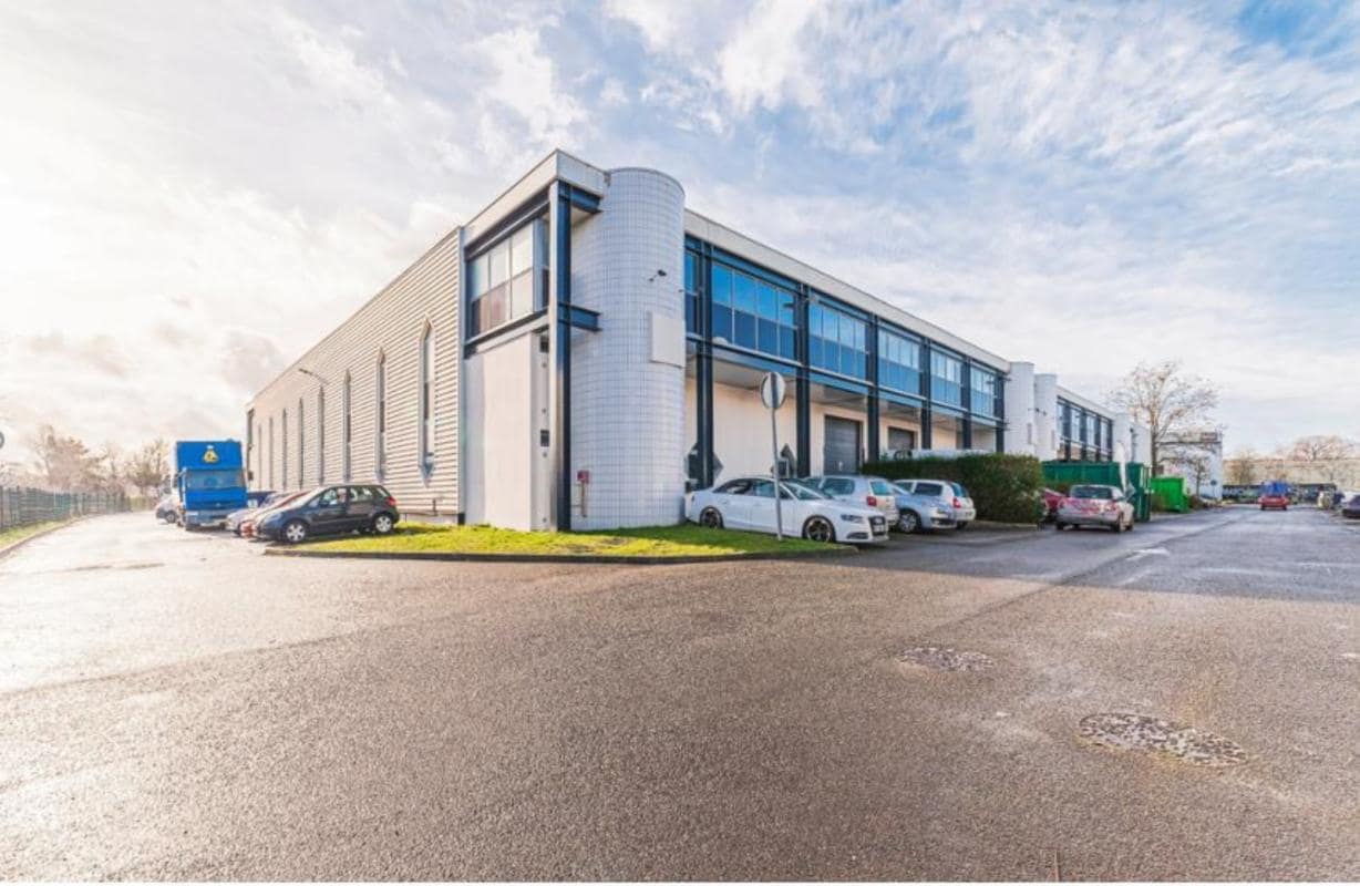 Flex in Trappes for lease Building Photo- Image 1 of 6