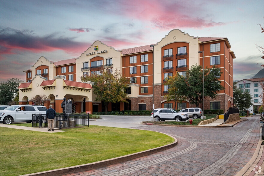 Hospitality in Fort Worth, TX for sale - Primary Photo - Image 1 of 1