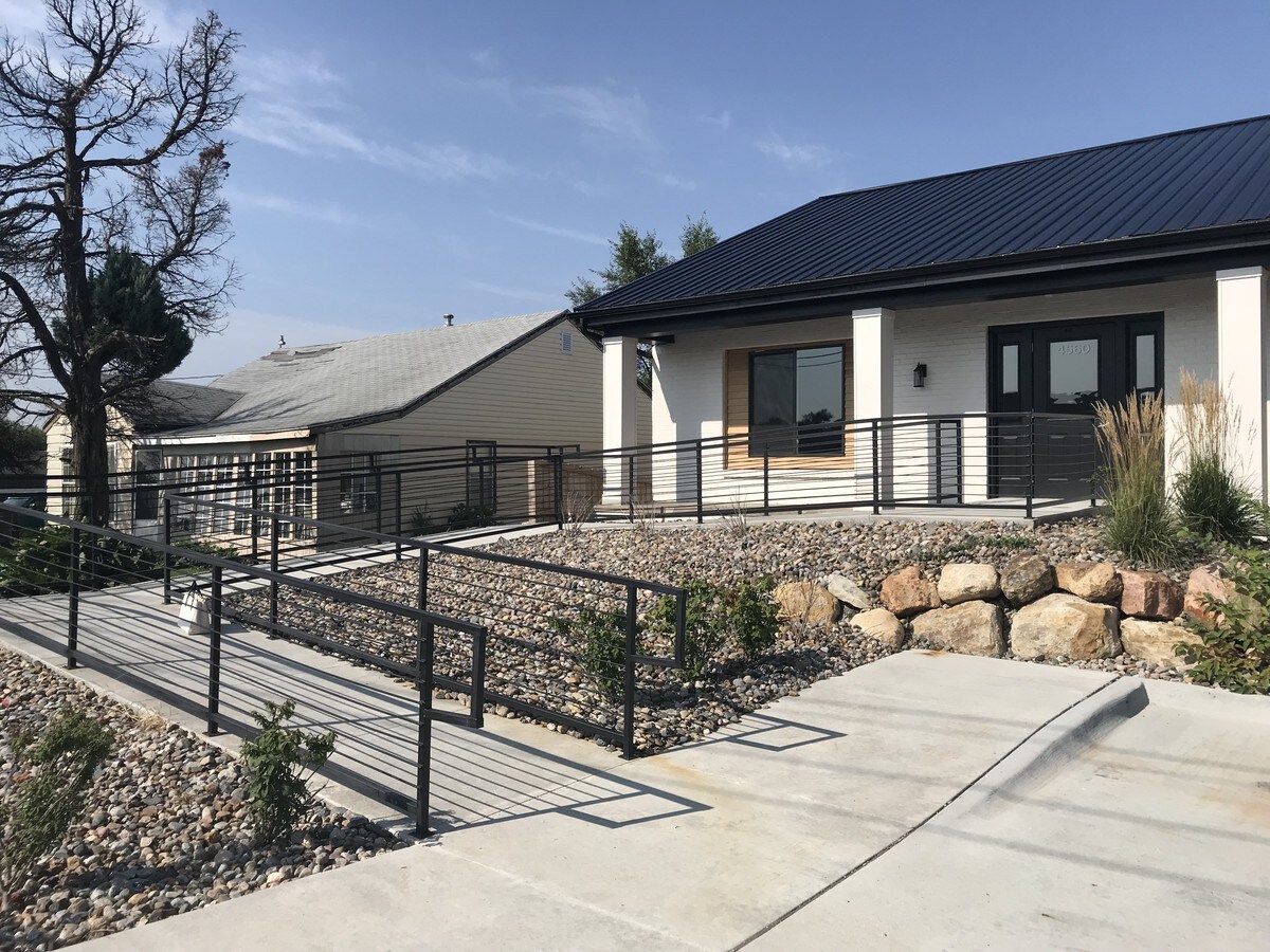 4560 Fleur Dr, Des Moines, IA 50321