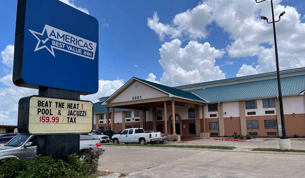 1301 W Expressway 83, Pharr, TX for sale - Building Photo - Image 1 of 1