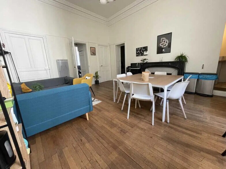 Office in Nantes for lease - Interior Photo - Image 2 of 12