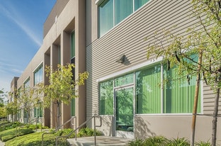 603 N Parkcenter Dr, Santa Ana CA - Pub