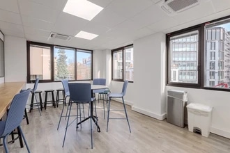 Office in 145 Rue Rue Gallieni, Boulogne-Billancourt for lease Interior Photo- Image 1 of 7