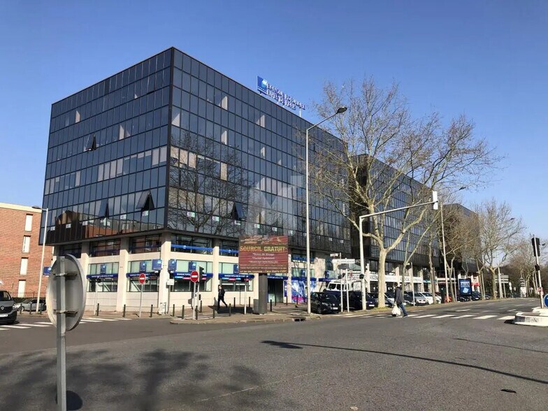 Retail in Évry-Courcouronnes for lease - Building Photo - Image 1 of 11