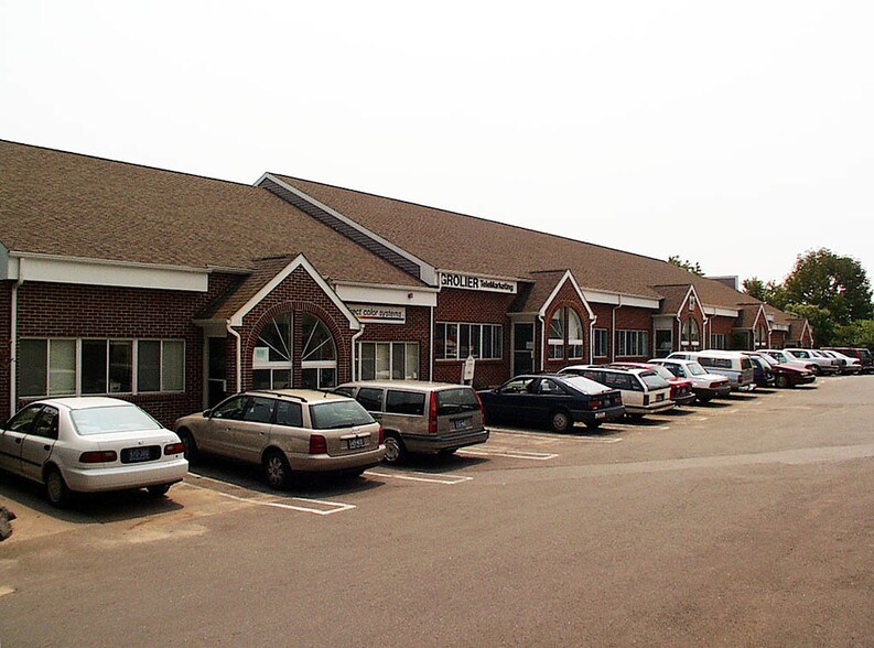 4 Oxford Rd, Milford, CT for lease - Building Photo - Image 3 of 10