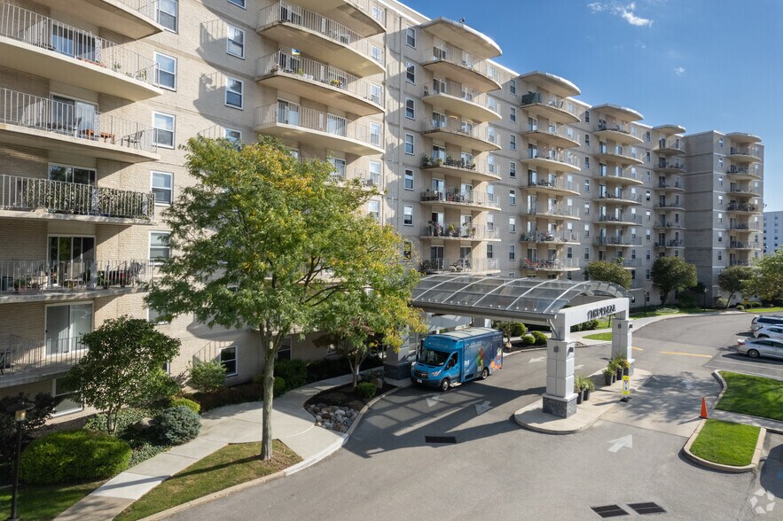 1250 Greenwood Ave, Jenkintown, PA for lease - Building Photo - Image 2 of 80