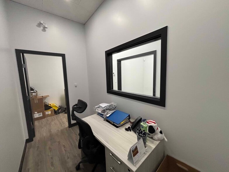 3054 Skaha Lake Rd, Penticton, BC for lease - Building Photo - Image 2 of 8