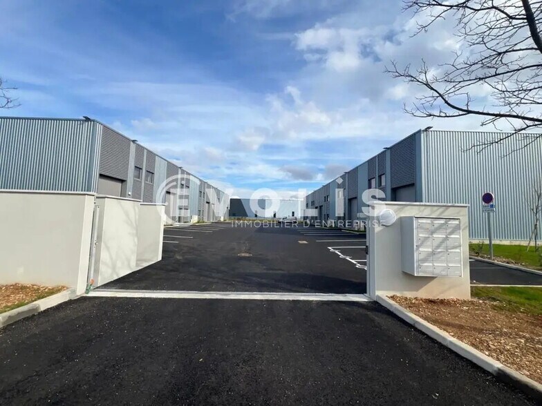 Flex in Saint-Vulbas for sale - Building Photo - Image 3 of 22