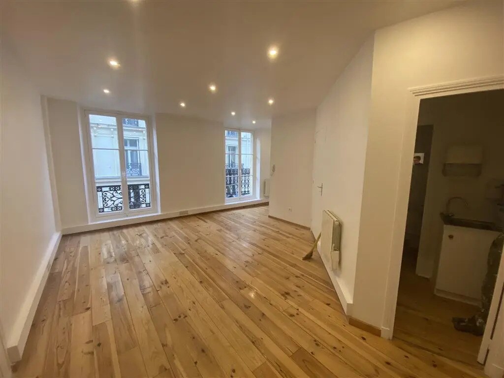 Office in Paris for lease Building Photo- Image 1 of 10