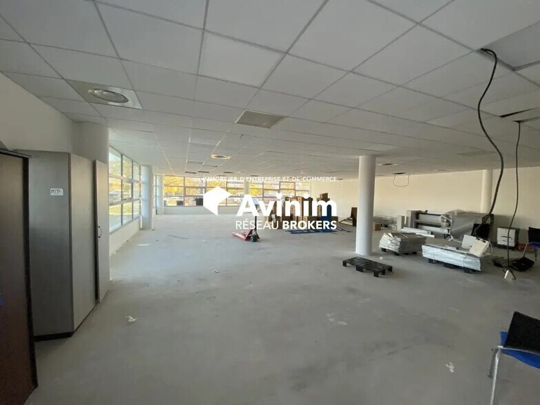 Office in Montbonnot-Saint-Martin for lease - Interior Photo - Image 2 of 6