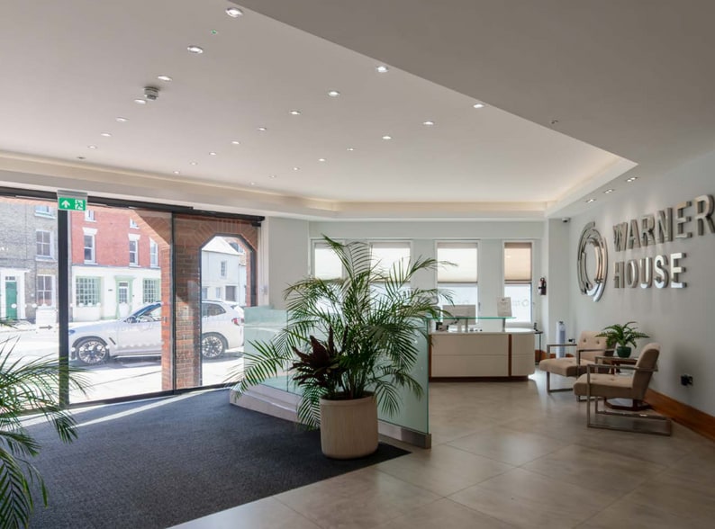 123 Castle, Salisbury for lease - Interior Photo - Image 3 of 15