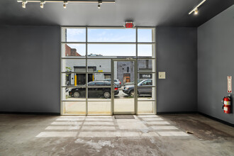 327 Douglass St, Brooklyn, NY for lease Lobby- Image 1 of 29